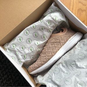 APL Athletic Propulsion Labs Techloom Phantom Womens 8.5 rose gold sneakers